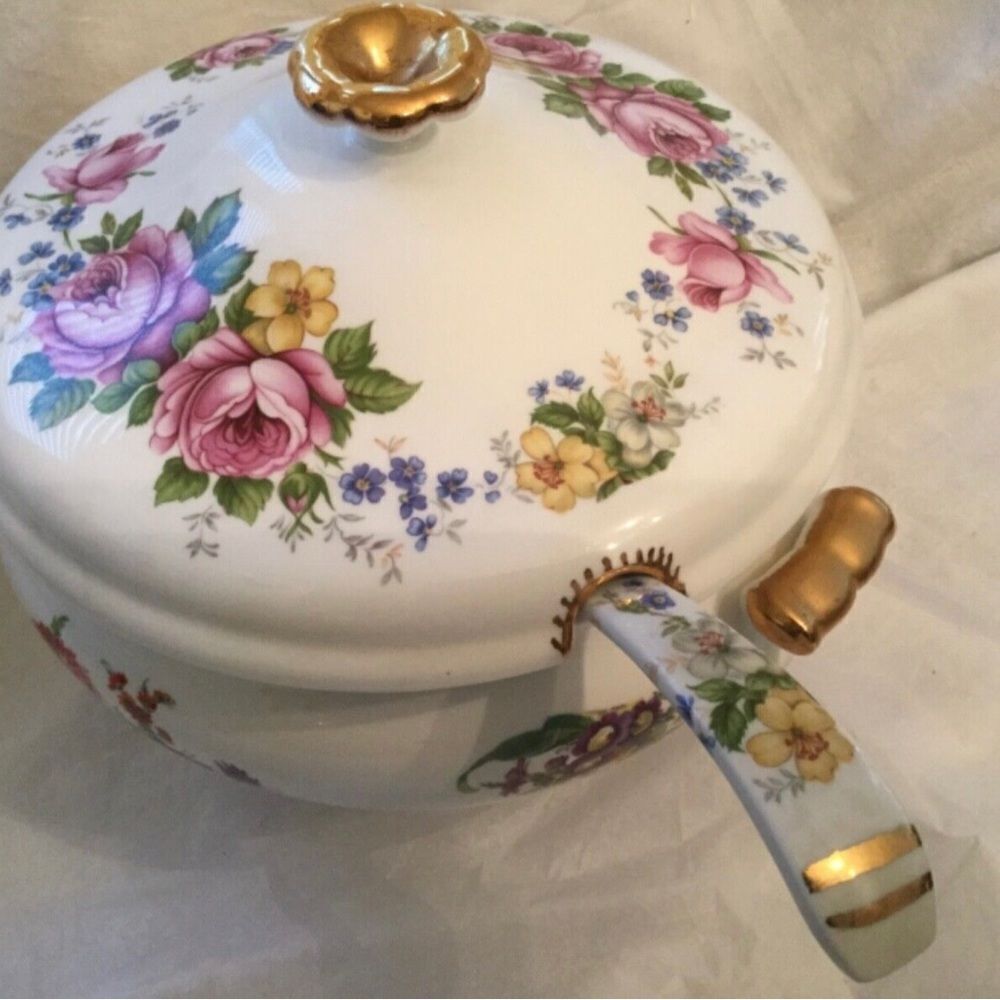 Wedgwood Bone China Covered Vegetable Serving Bowl Dish matching spoon MINT